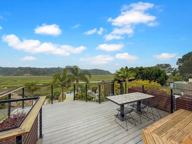 Building Photo - Stunning 3B/3BA House in Del Mar!