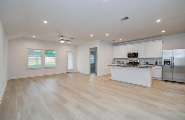 Building Photo - 1615 Battisti Dr