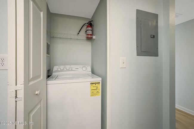 Building Photo - 6561 Mission Ct