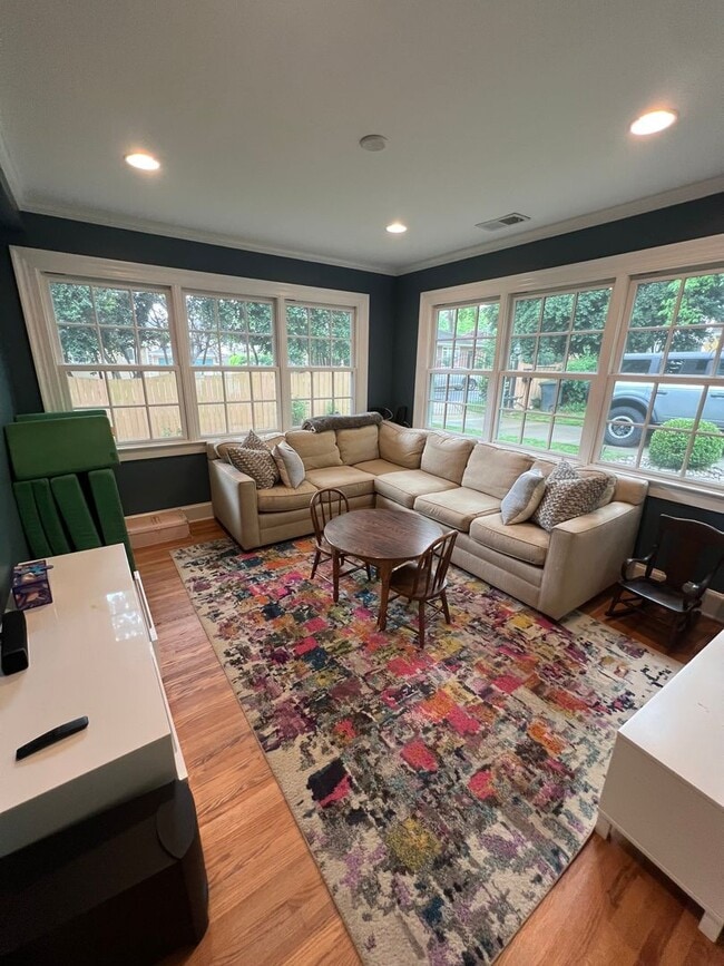 Building Photo - Gorgous 4 Bed 3.3 Bath house in the Sedgef...