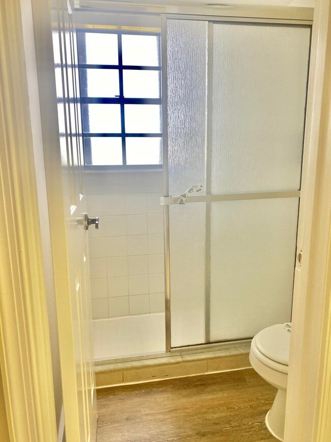 Building Photo - 4325 Oak Terrace Dr