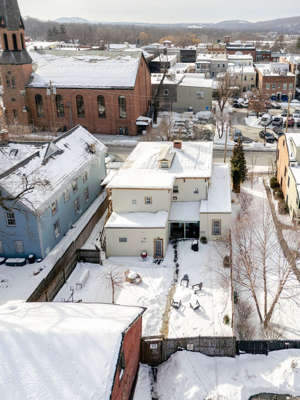 Building Photo - 552 Columbia St