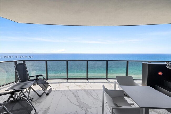 Building Photo - 18555 Collins Ave