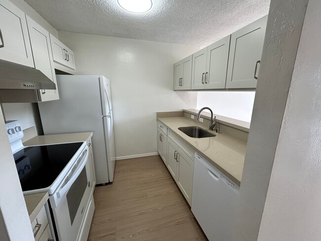 Primary Photo - 2-bedroom - Pearlridge Convenience