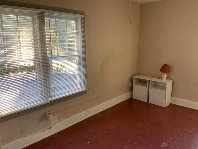 Building Photo - 1509 Twigg St