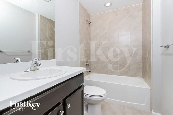 Building Photo - 2114 SW Biella Ave