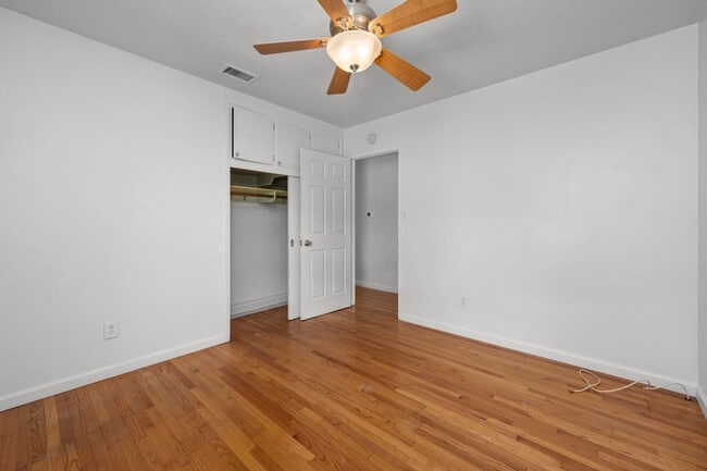 Building Photo - Dual private outdoor spaces!