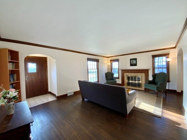 Building Photo - 1194 Woodland Rd