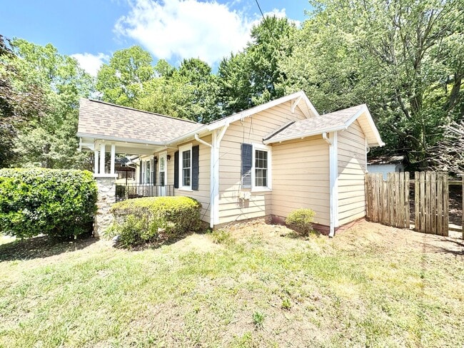 Building Photo - Renovated 2 Bedroom with Optional Third