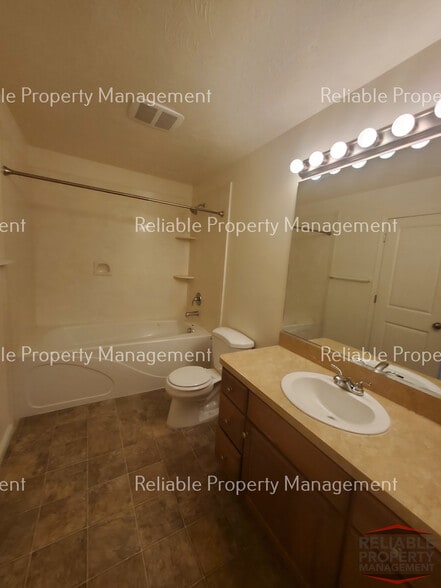 Building Photo - 111 Robison Dr