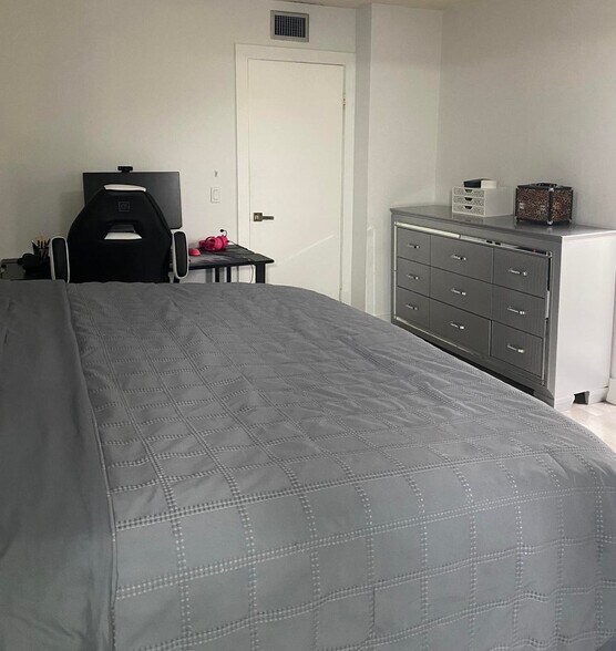 Building Photo - 5808 58th Way