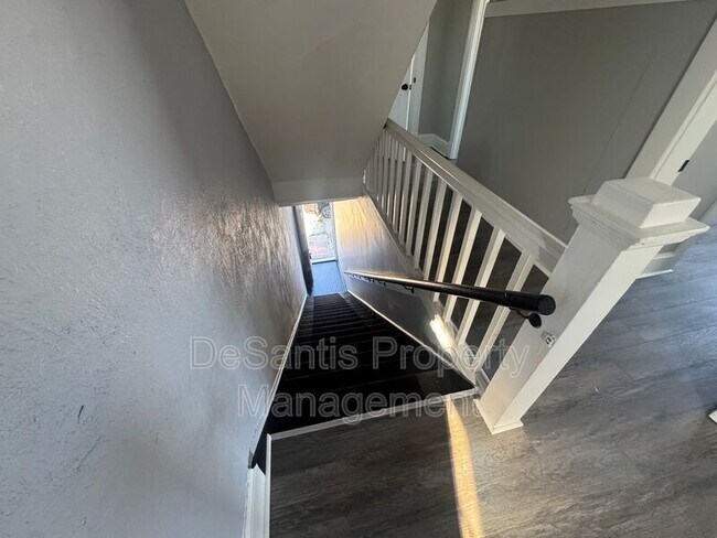 Building Photo - 1526 2nd Ave