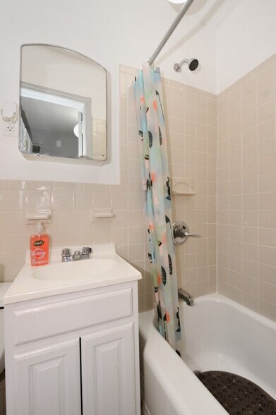 Building Photo - 173 E 91st St