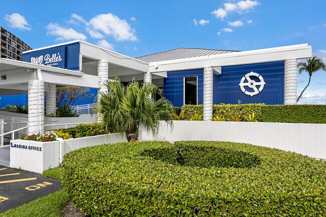 Building Photo - 132 Lakeshore Dr