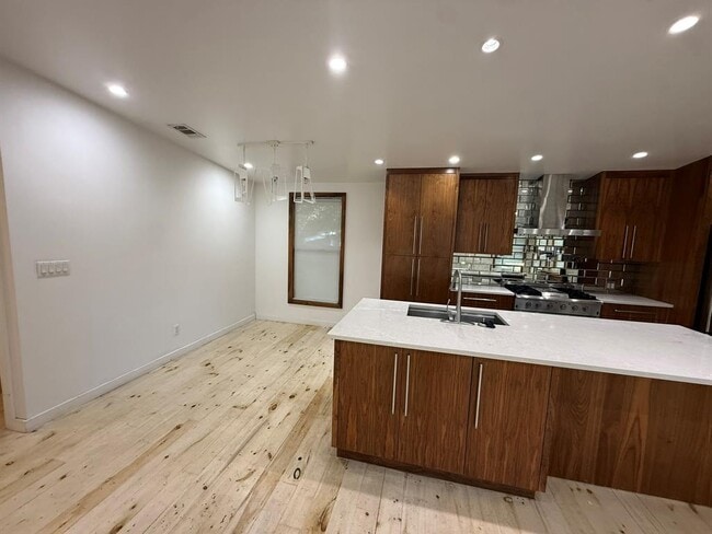 Building Photo - 5411 Manor Rd