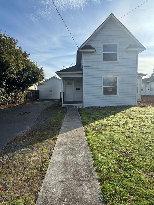 Building Photo - 1348 12th St SE