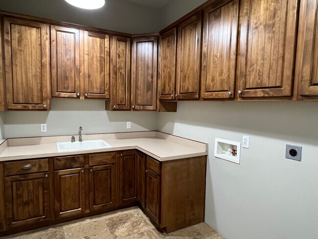 Building Photo - Gilbert 4 Bed & 3 Bath on HUGE LOT - Acre+...