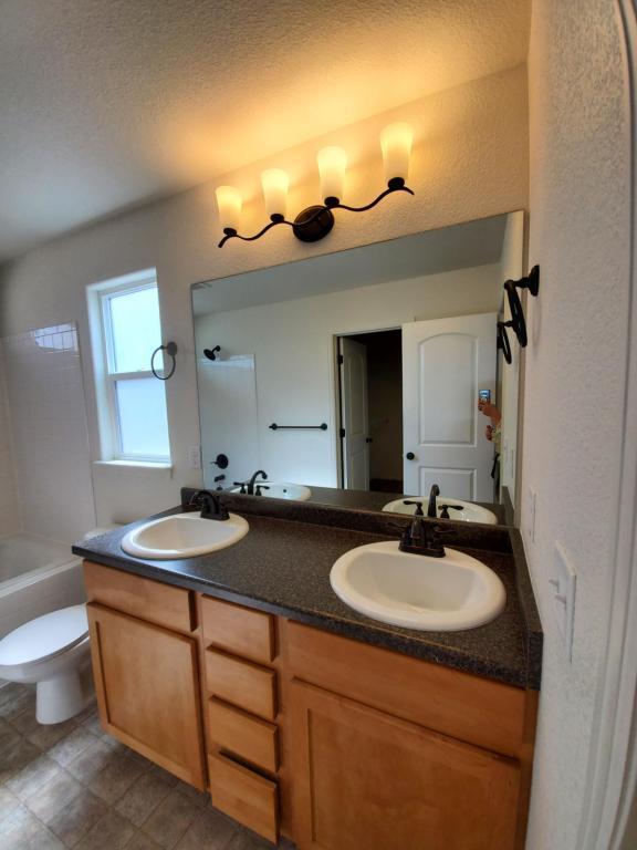 Building Photo - 1040 Mount Oxford Ave