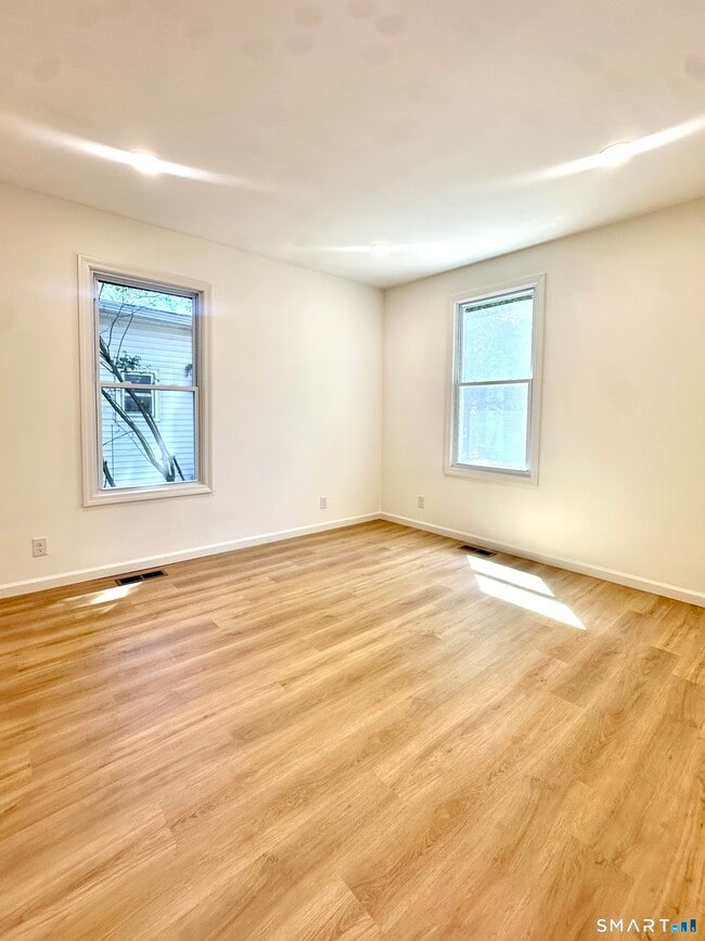 Building Photo - 216 Minerva St