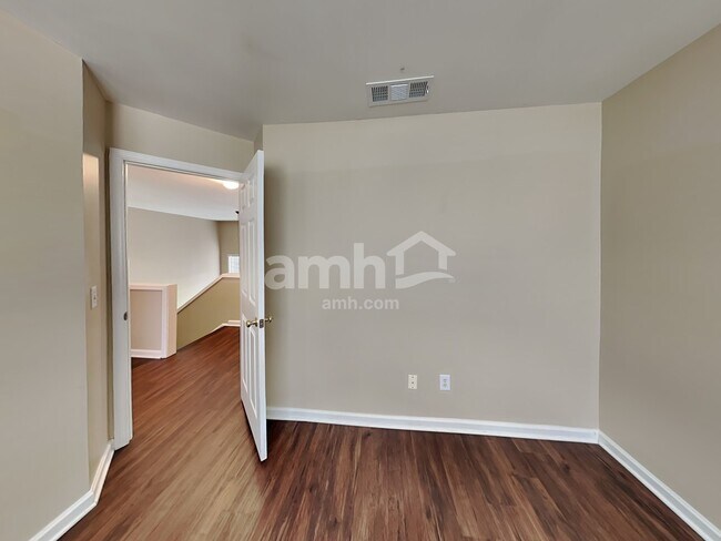 Building Photo - 1542 Cardinal Ln