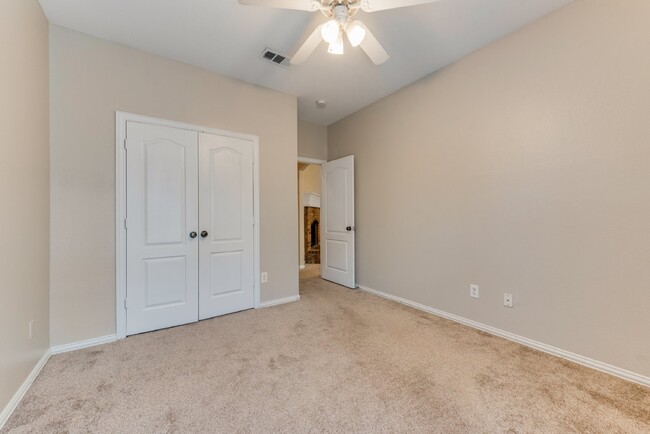 Building Photo - Attractive Duplex Unit in North Fort Worth