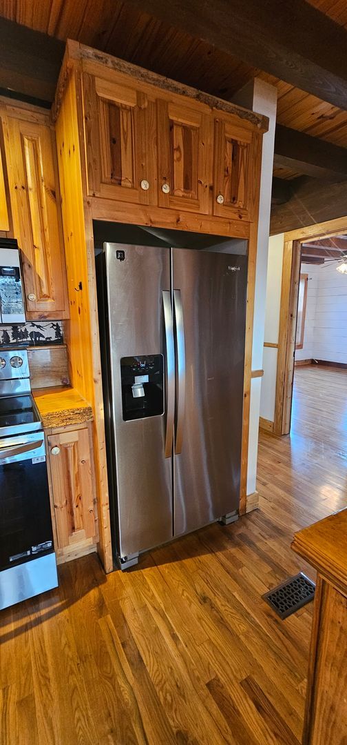 Building Photo - Private Log Cabin Home Peaceful Country Living on Acreage