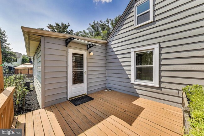 Building Photo - 5516 Greentree Rd
