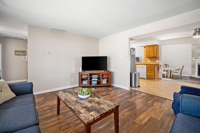 Building Photo - 10 Explorer Rd