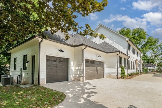 Building Photo - 909B Gale Ln