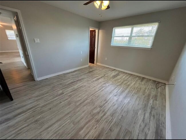 Building Photo - 8287 Benjamin St