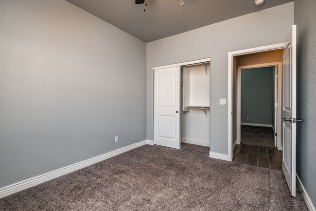 Building Photo - 3 Bedroom 2 Bathroom Home