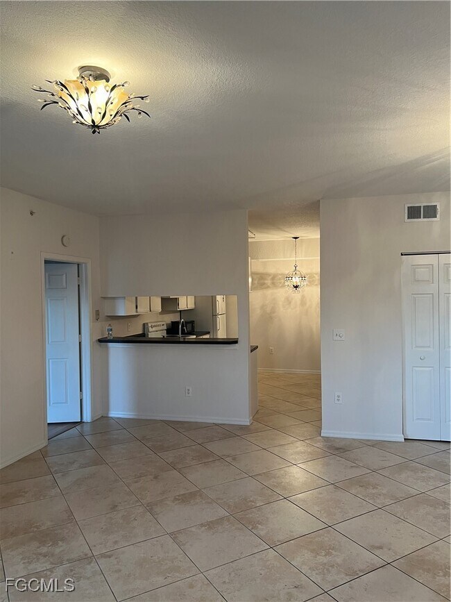 Building Photo - 6461 Aragon Way