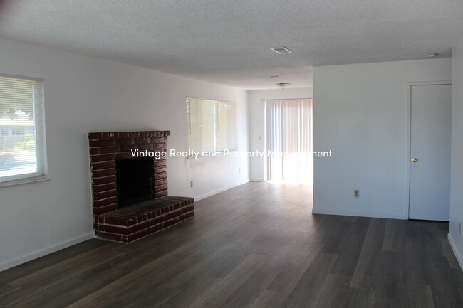 Building Photo - Back On the Rental Market 2 Bedroom Tri-Pl...