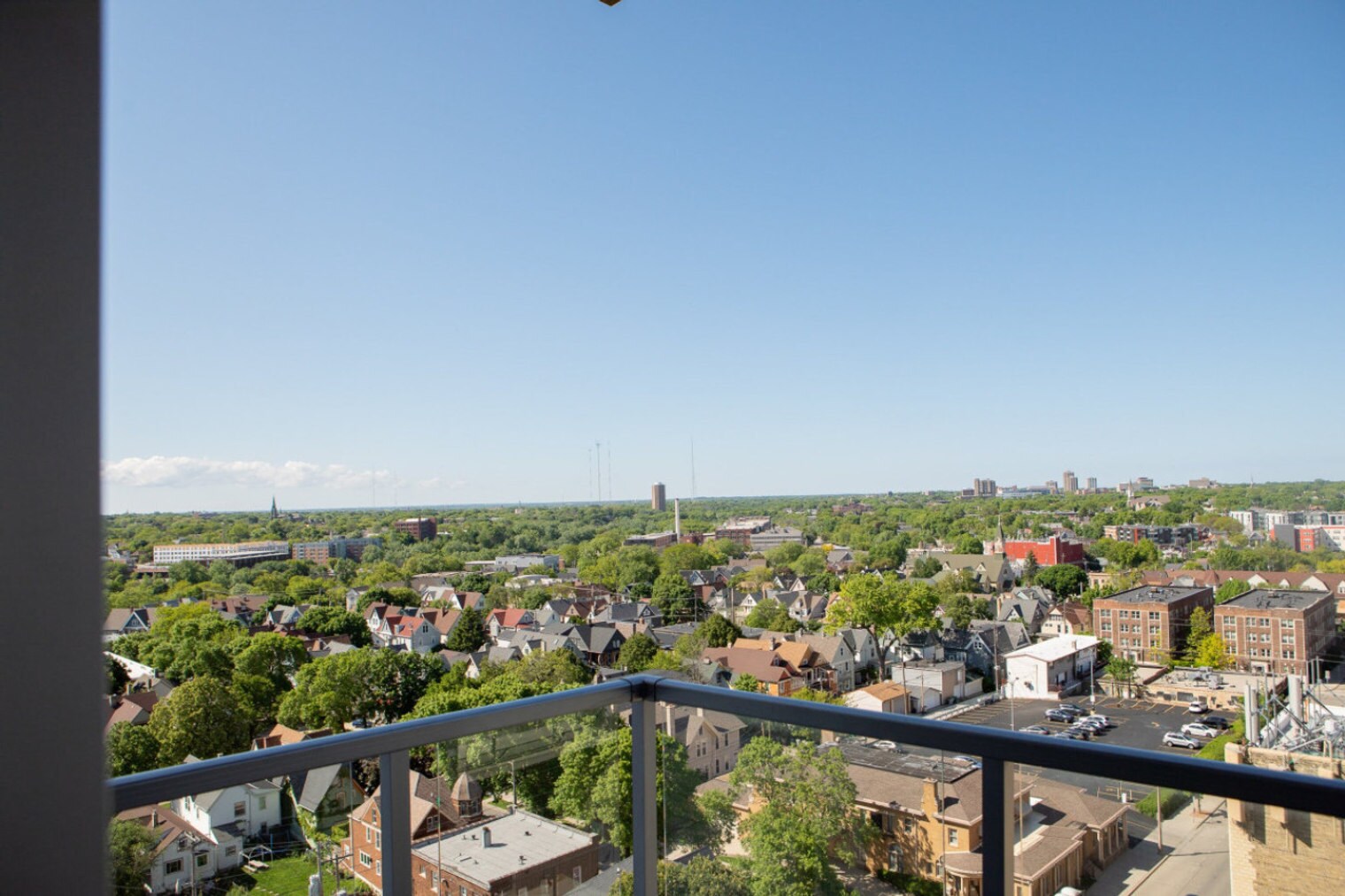 Building Photo - 1840 N Farwell Ave