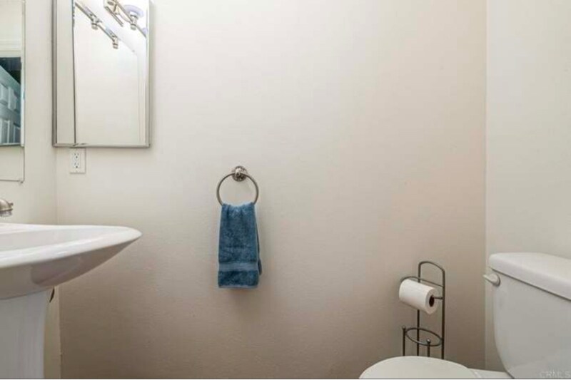 Building Photo - 1280 W Main St