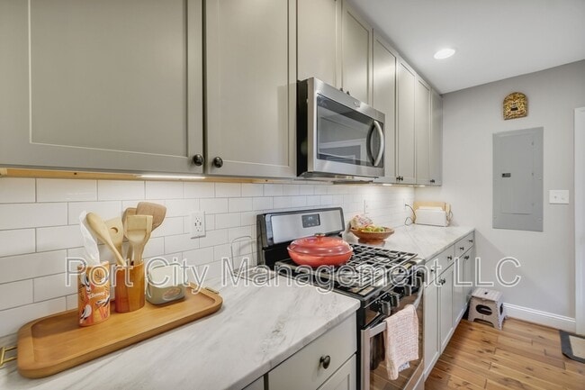 Building Photo - 504 S Milton Ave