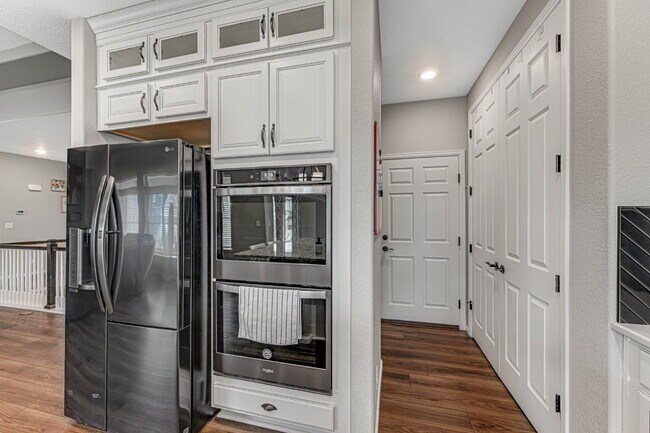 Building Photo - $4,795.00, 5 bed, 3.5 bath located in Denver.