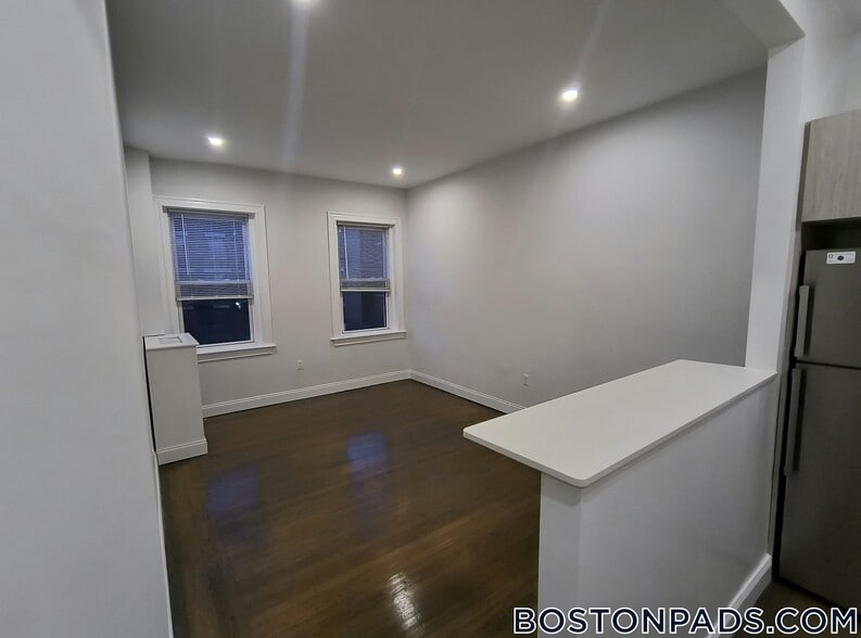 Building Photo - 19 Queensberry St