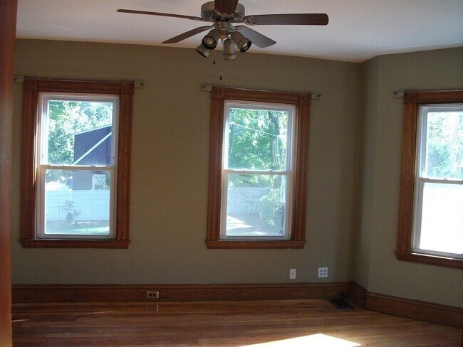 Building Photo - 372 Metropolitan Ave