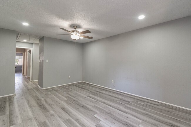 Building Photo - 12663 Wellington Park Dr