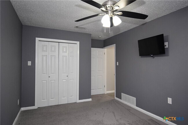 Building Photo - 205 Tanglewood Rd