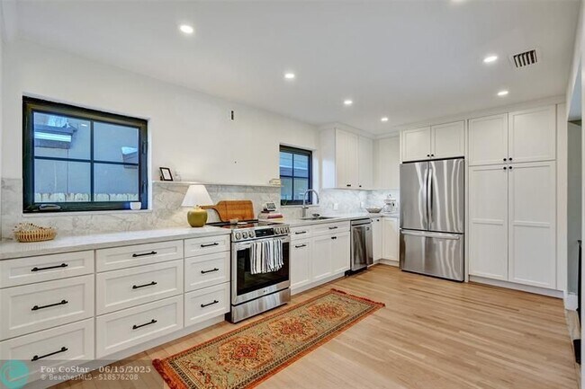 Building Photo - 807 SW 18th St