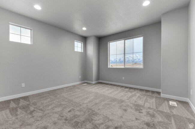 Building Photo - 6811 N Desert Crk