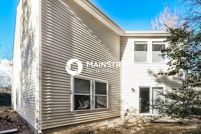 Building Photo - 4 Bedroom Pet-Friendly Home in Charlotte, NC with Main Street Renewal