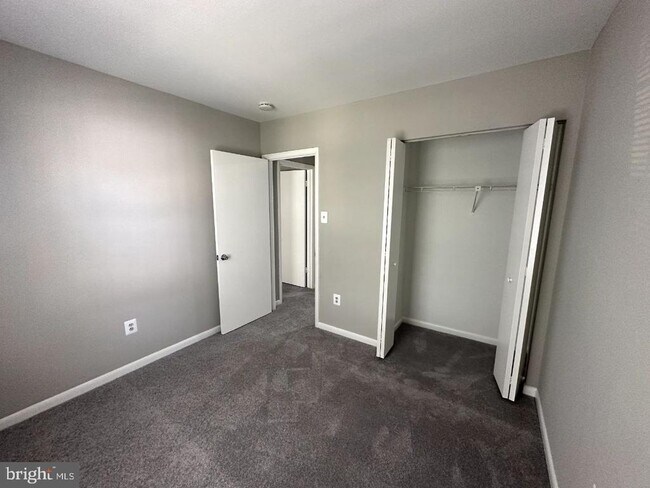 Building Photo - 8121 Fenwick Ct