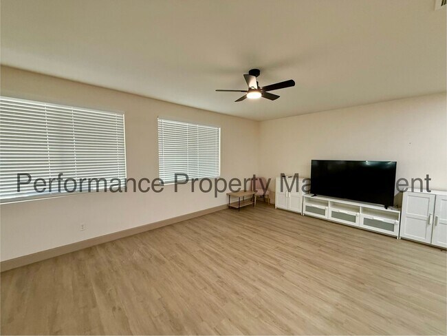 Building Photo - 6107 Shasta Daisy Way