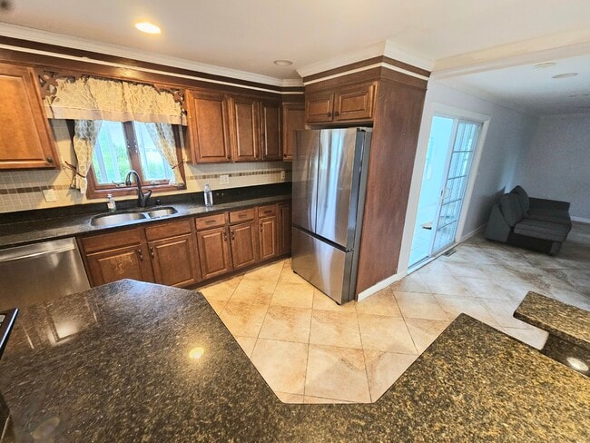 Building Photo - 158 Baker St