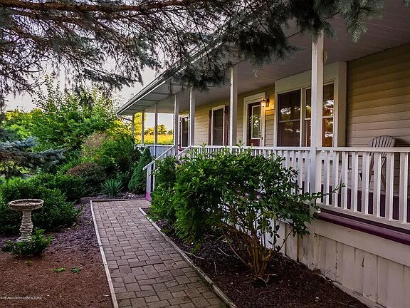 Primary Photo - 6275 Oneida Rd