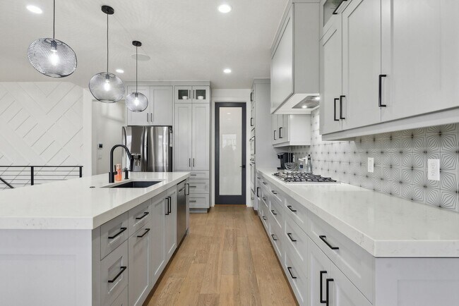 Building Photo - Stunning Single Family Home In Beautiful N...