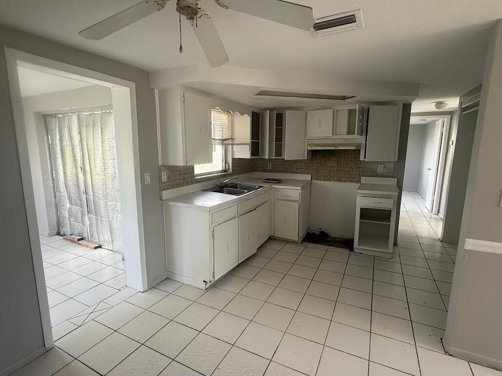 Building Photo - 3215 Bright Dr